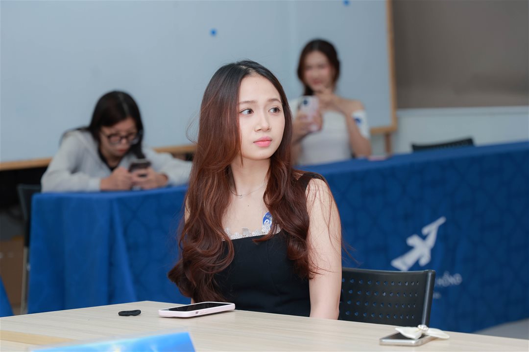 Thí sinh ngành Quan Hệ Công Chúng nổi bật và đầy tự tin trong phòng chờ